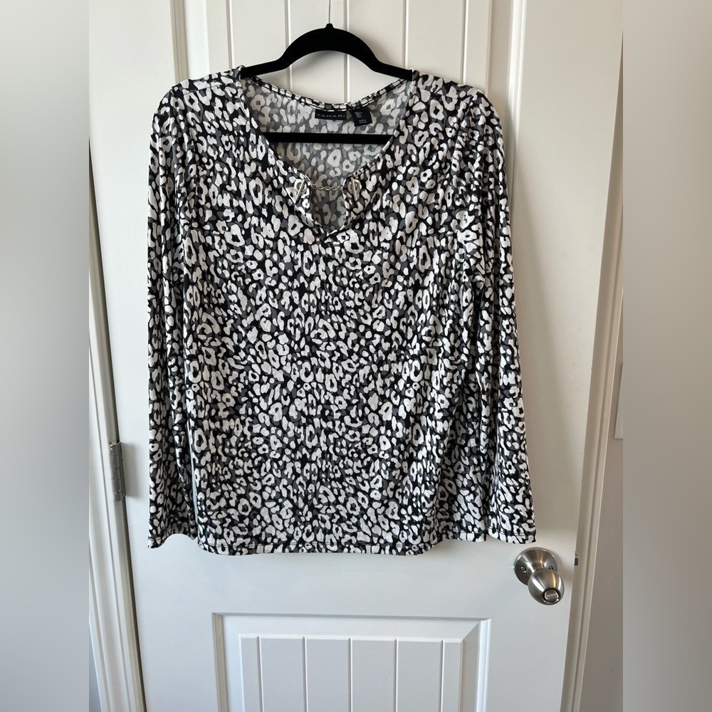 Tahari Womens Animal Print Long Sleeve V-Neck Blouse Black White Chain Detail L